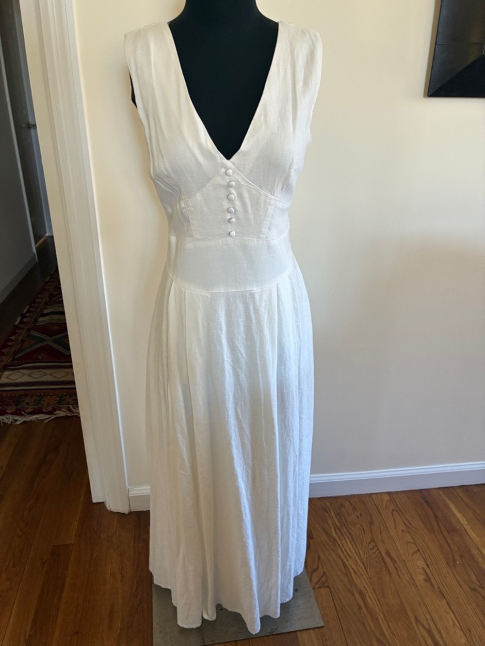 Linen blend white V-Neck Sleeveless Midi Dress. Banana Republic. Size 4